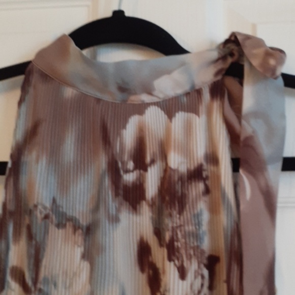 Top - Picture 2 of 3